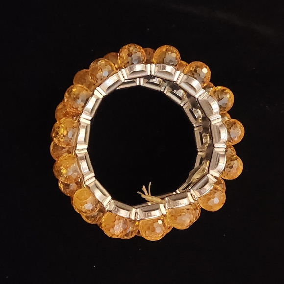 Elegant Gold Beaded Bracelet - Picture 2 of 3
